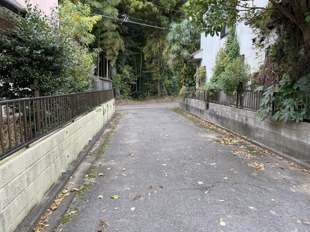 茂原市七渡中古戸建の前面道路含む現地写真