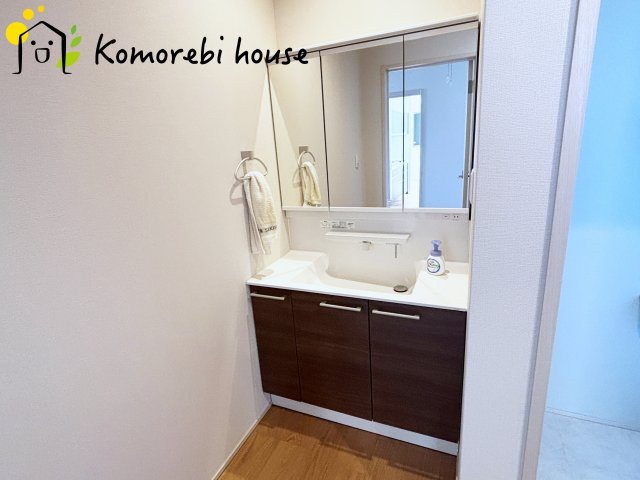 鴻巣市赤城　中古一戸建ての独立洗面台|独立洗面所です