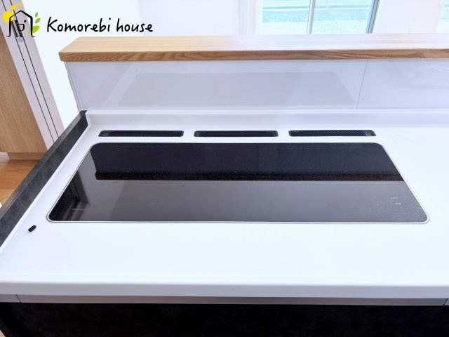 鴻巣市赤城　中古一戸建てのキッチン|IHキッチンは段差がないので鍋の移動もラクに出来ます