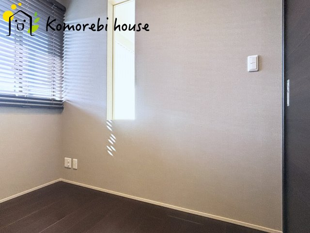 鴻巣市赤城　中古一戸建てのその他|明るい光が差し込む書斎スペースです