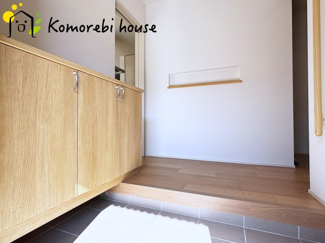 鴻巣市赤城　中古一戸建ての玄関|外側から見た玄関です