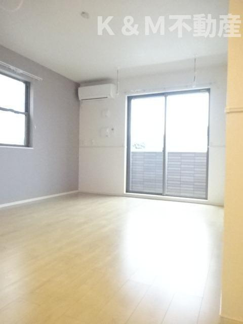 エスポワール４の居間・リビング|ゆったりとした居間です