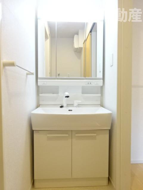 エスポワール４の洗面所|スペースが確保できる洗面所です