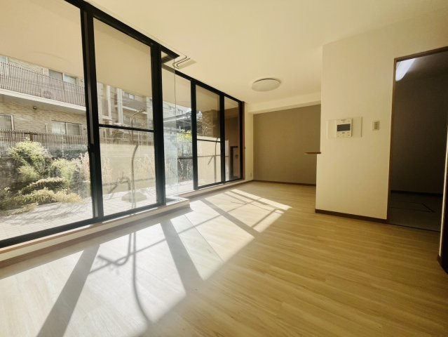 コート須磨関守町の居間・リビング