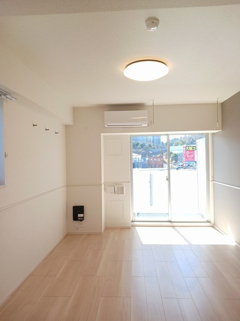 稲城市大丸の賃貸マンションの居間・リビング