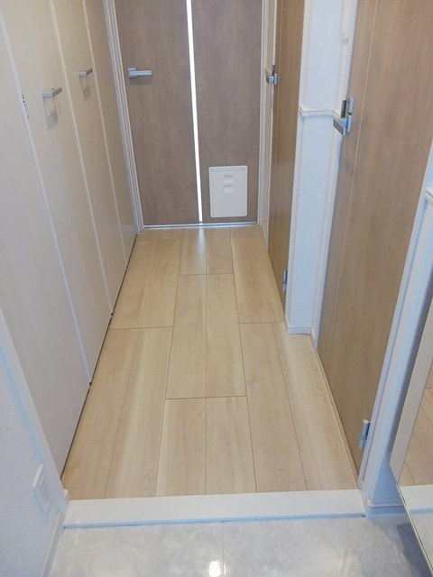 稲城市大丸の賃貸マンションの玄関