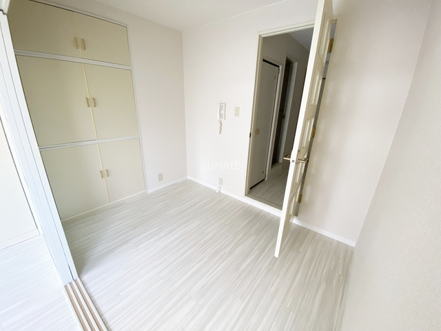 レジデンスカープ大宮の洋室|シンプルな内装です！