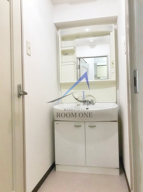 クオーレイナバの洗面所|独立洗面台です。