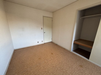 【洋室】 | 茨木市南春日丘３丁目　中古戸建 | ゆったりした洋室です。