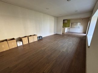 【居間・リビング】 | 茨木市南春日丘３丁目　中古戸建 | 25帖以上あるLDKです！