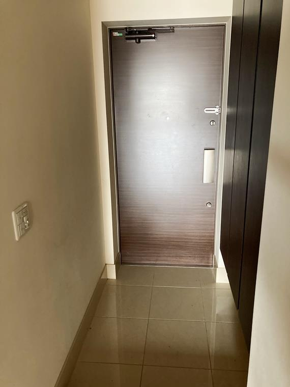 プラウド浦和仲町マークスの玄関