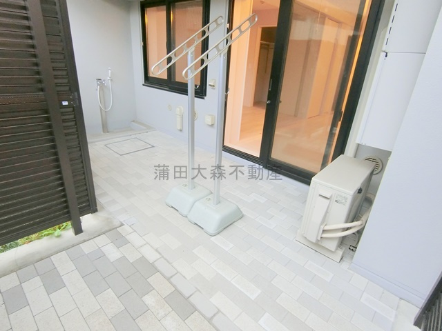 ブランシエスタ西馬込の庭|バルコニー兼庭　物干し金具付き
