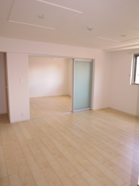 アンジュール登戸の居間・リビング