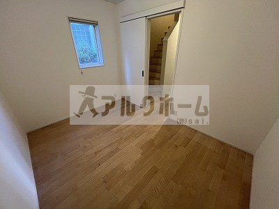 国分西2丁目戸建ての洋室