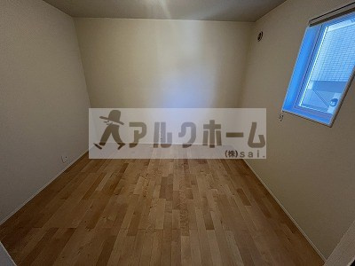国分西2丁目戸建ての洋室