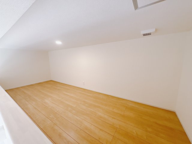 【ブルーミングガーデン】　宇都宮市花房1丁目　限定1邸の収納|○ロフト○
天井を屋根形状に合わせて高くすることで、開放感のある空間が生まれます♪
空間を有効活用し限られた空間を最大限に生かしたプランです♪
収納以外にも書斎や趣味の部屋など多様な用途に使えます。
