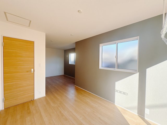 【ブルーミングガーデン】　宇都宮市花房1丁目　限定1邸の洋室|○洋室6帖+5.25帖○
家族の成長といっしょに変わる、レイアウト自在な2ドア1ルーム。ご家族の成長といっしょに変わっていく自由な家づくりが可能です。
※2025年10月撮影