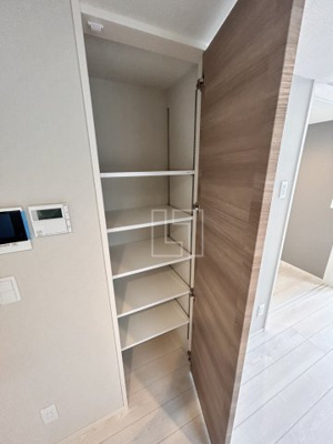 【収納】 | IBC Residence West | IBC Residence West(アイビーシーレジデンスウエスト)　物入