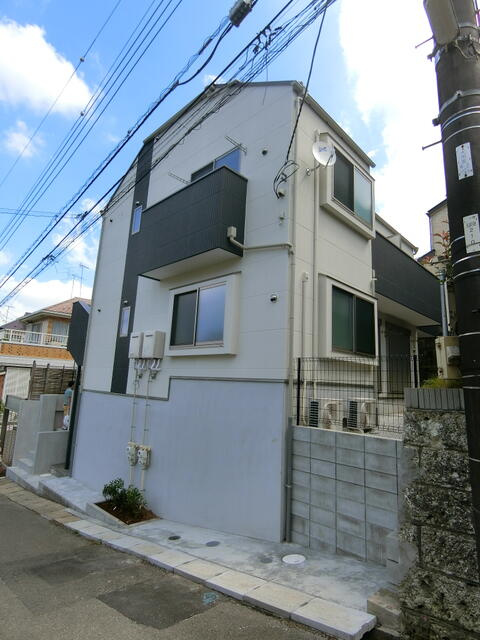 ラコリーヌ生田の外観