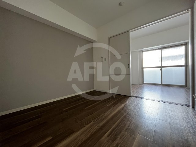 ノーブルスクエア新町　堀江小学校区の居間・リビング|ノーブルスクエア新町　洋室