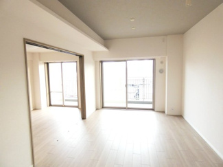 【居間・リビング】 | パークシティ大宮セントラルタワー | リビングと隣りの洋室6帖を常月と、ワンランク上の大空間に