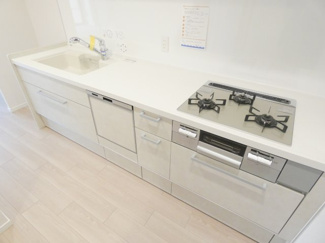 【キッチン】 | パークシティ大宮セントラルタワー | 匂いと音のストレスを一掃したこだわりの空間のキッチンです