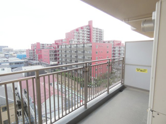 【バルコニー】 | パークシティ大宮セントラルタワー | 大きな布団も一気にフカフカに。家事がはかどるワイドバルコニー