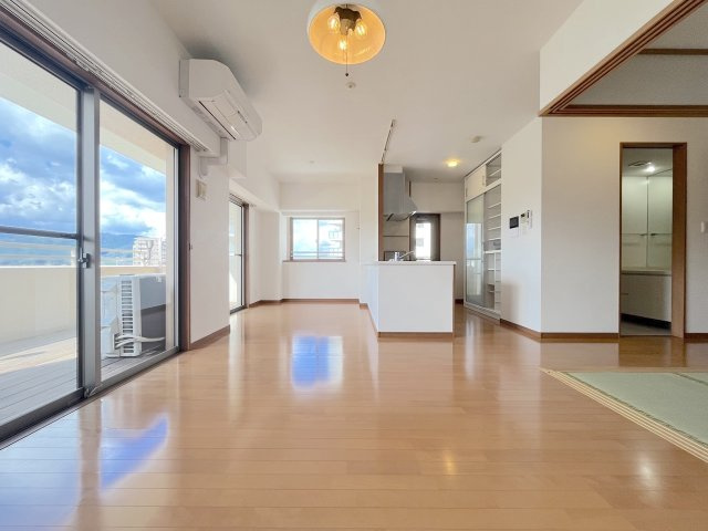 エバーライフパセオ博多南の居間・リビング