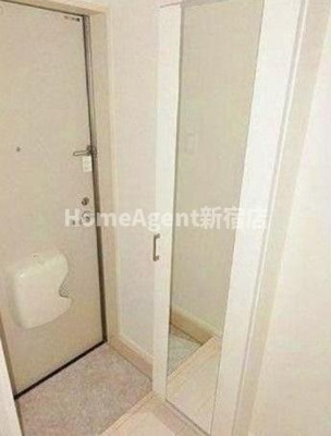 【玄関】 | 仮称）大泉3丁目AVANVD | 同仕様写真
宅配ボックス♪WI-FIルーターネット無料♪防犯カメラ