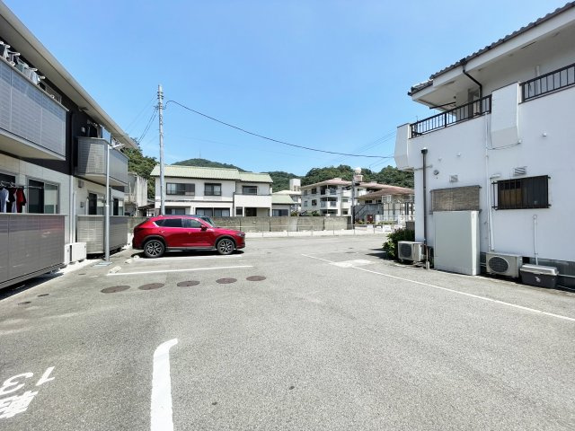 ボヌール城南の駐車場