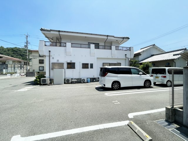 ボヌール城南の駐車場