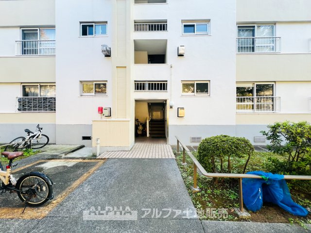 西けやき台団地第5号棟の外観