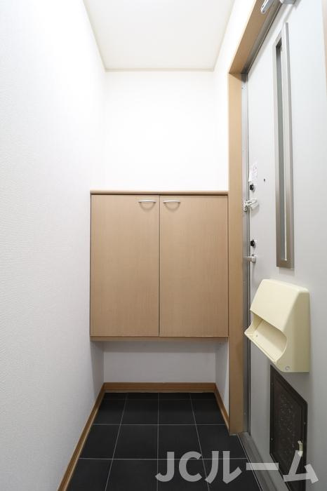 ロイヤルタウン寺町 五番館の玄関