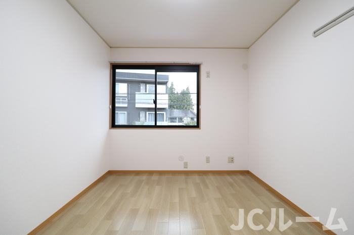 ロイヤルタウン寺町 五番館の洋室