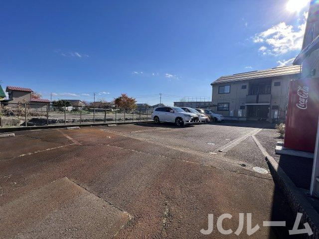ロイヤルタウン寺町 五番館の駐車場
