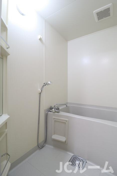 ロイヤルタウン寺町 五番館の浴室