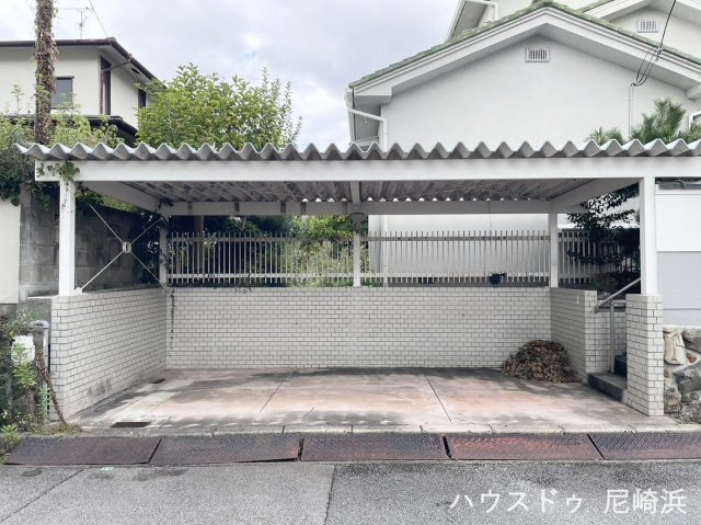 中古戸建　川西市清和台東2丁目の駐車場|普通車1台駐車可能です！