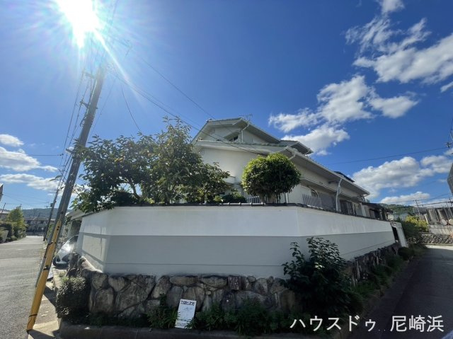 中古戸建　川西市清和台東2丁目の前面道路含む現地写真