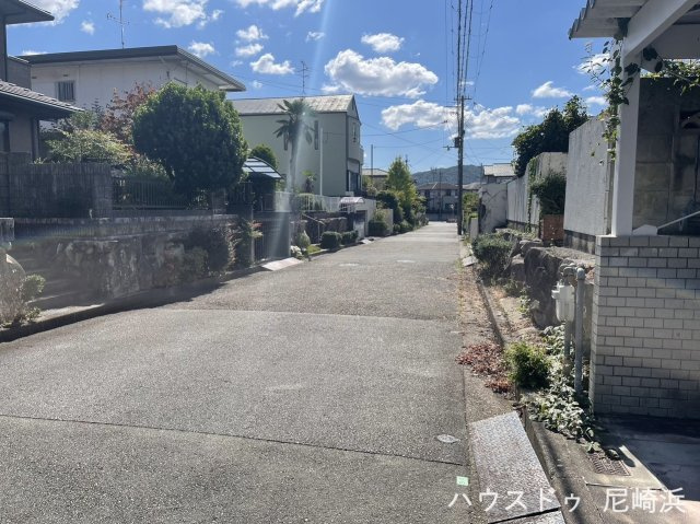中古戸建　川西市清和台東2丁目の前面道路含む現地写真