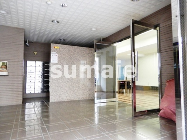 レジデンスカープ大宮のロビー|広いエントランスロビー。