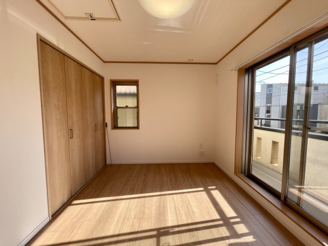 練馬区西大泉1丁目　穏やかな街並み　大型新規リフォーム住宅の洋室