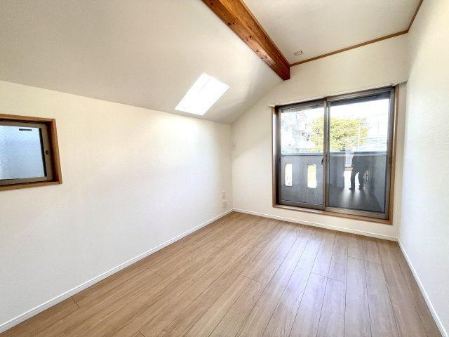 練馬区西大泉1丁目　穏やかな街並み　大型新規リフォーム住宅の洋室