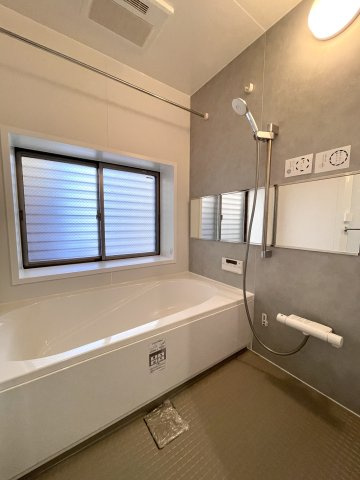 練馬区西大泉1丁目　穏やかな街並み　大型新規リフォーム住宅の浴室