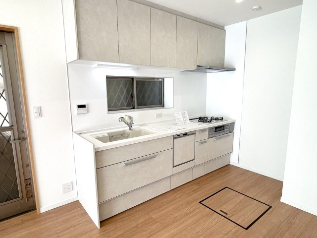 練馬区西大泉1丁目　穏やかな街並み　大型新規リフォーム住宅のキッチン