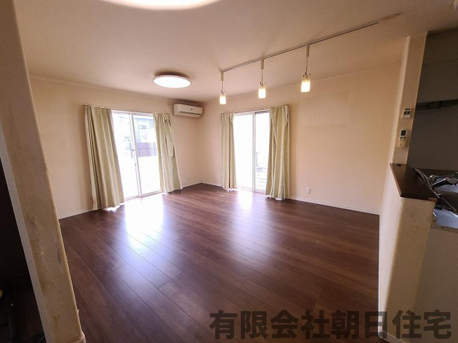 【居間・リビング】 | 東出雲町意宇東3丁目中古戸建 | 居間です