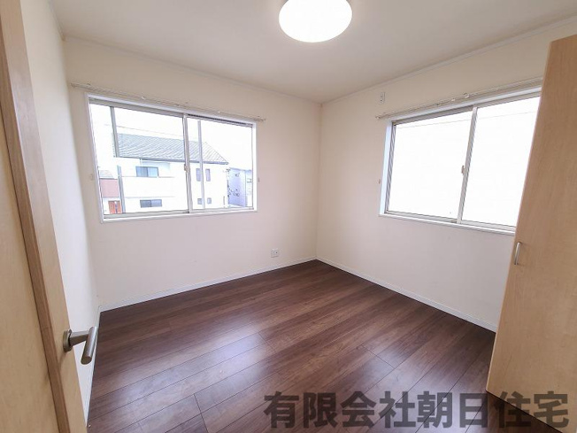 【洋室】 | 東出雲町意宇東3丁目中古戸建 | ゆったりした洋室です