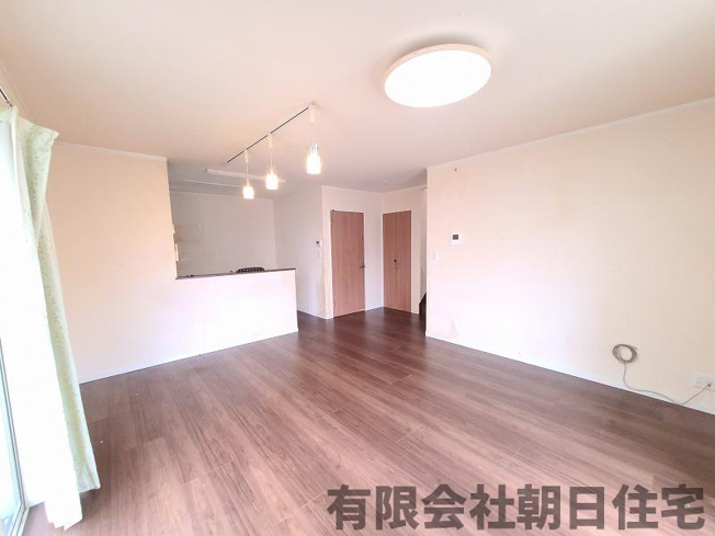 【居間・リビング】 | 東出雲町意宇東3丁目中古戸建 | リビングです