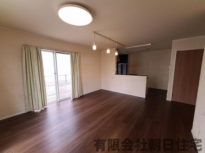 【居間・リビング】 | 東出雲町意宇東3丁目中古戸建 | おしゃれなリビングです