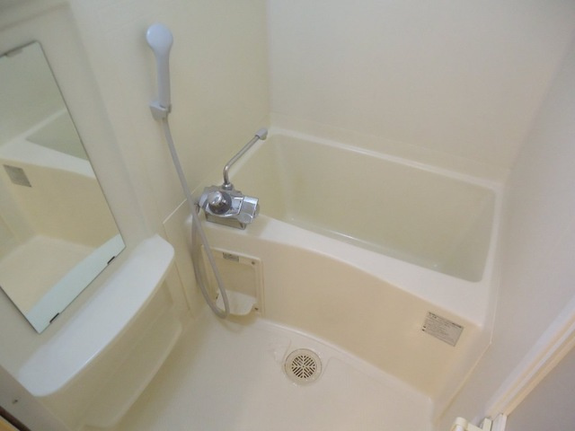 プルミエール小垣江の浴室