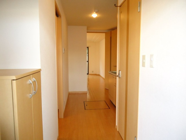 プルミエール小垣江の玄関